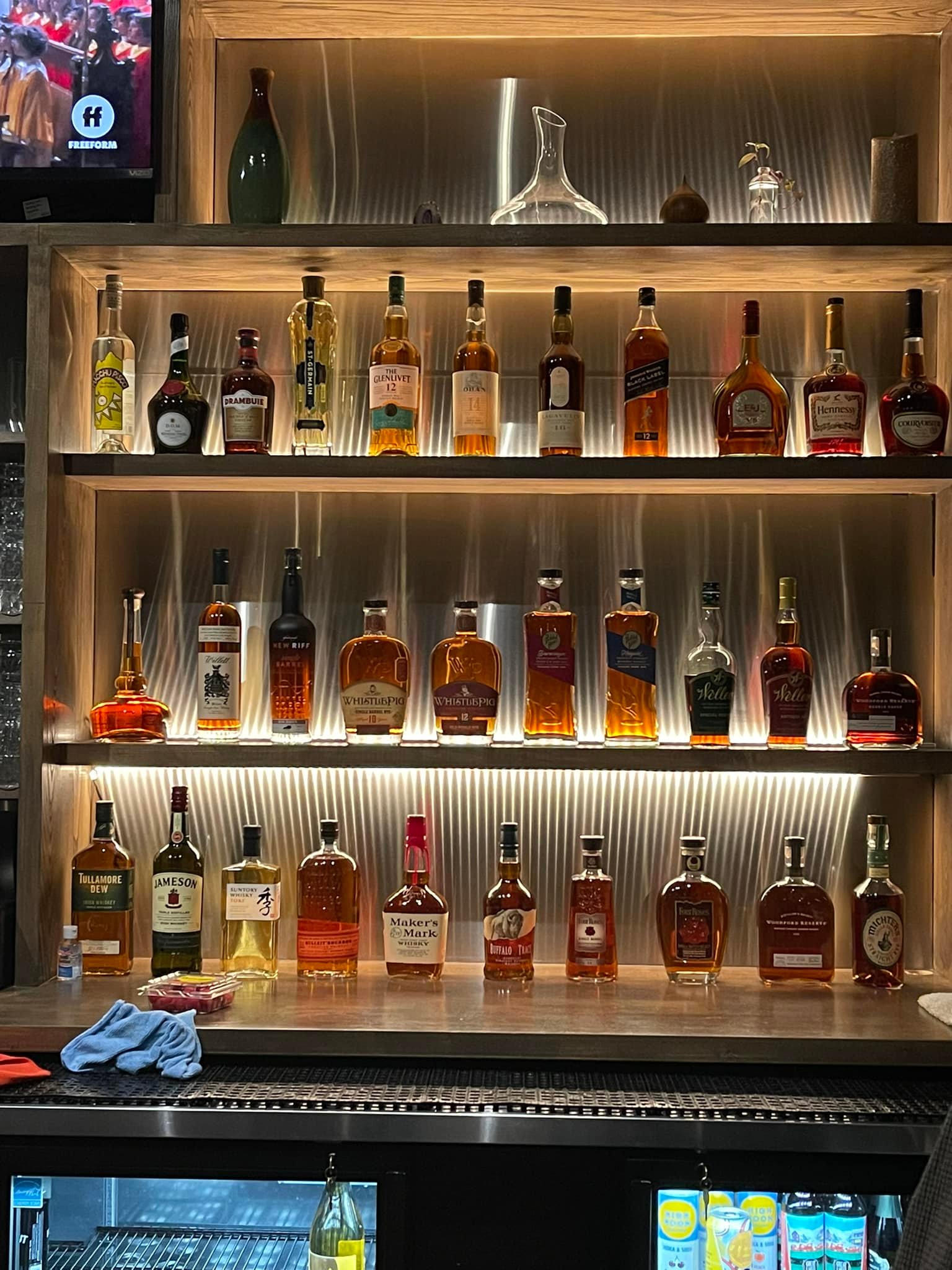 Elle Restaurant - Authentic dining experience 11